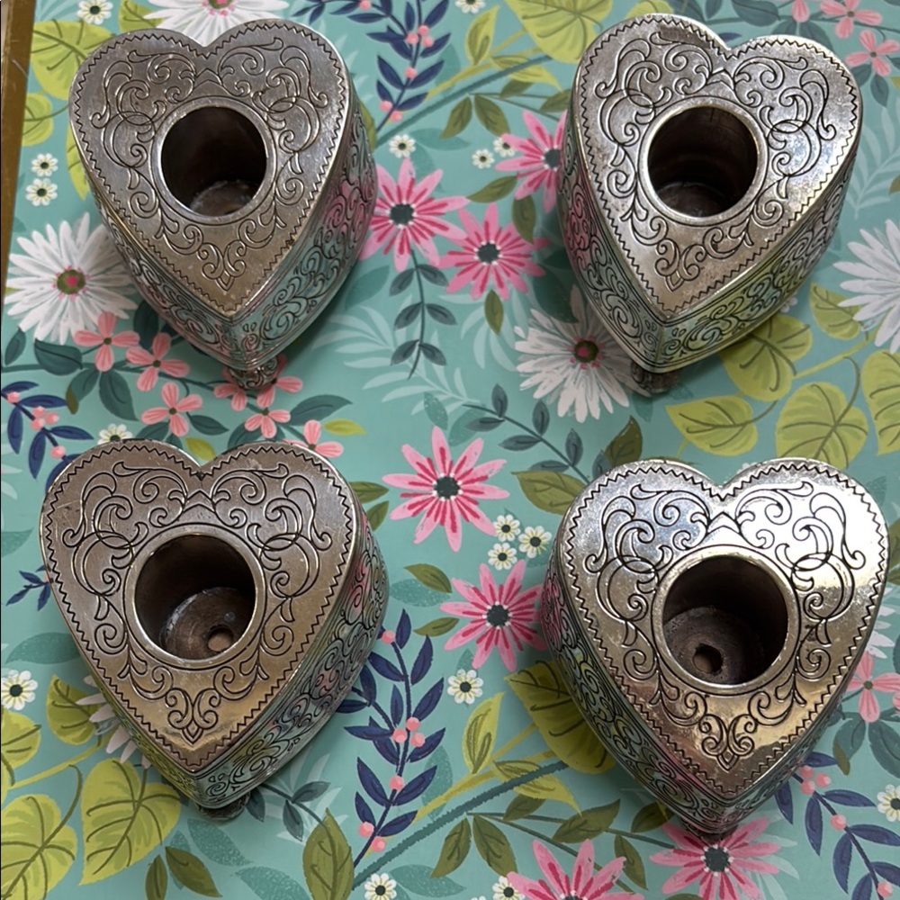Elegant Silver Heart-Shaped Candle Holders. Sold individually - Picture 2 of 6